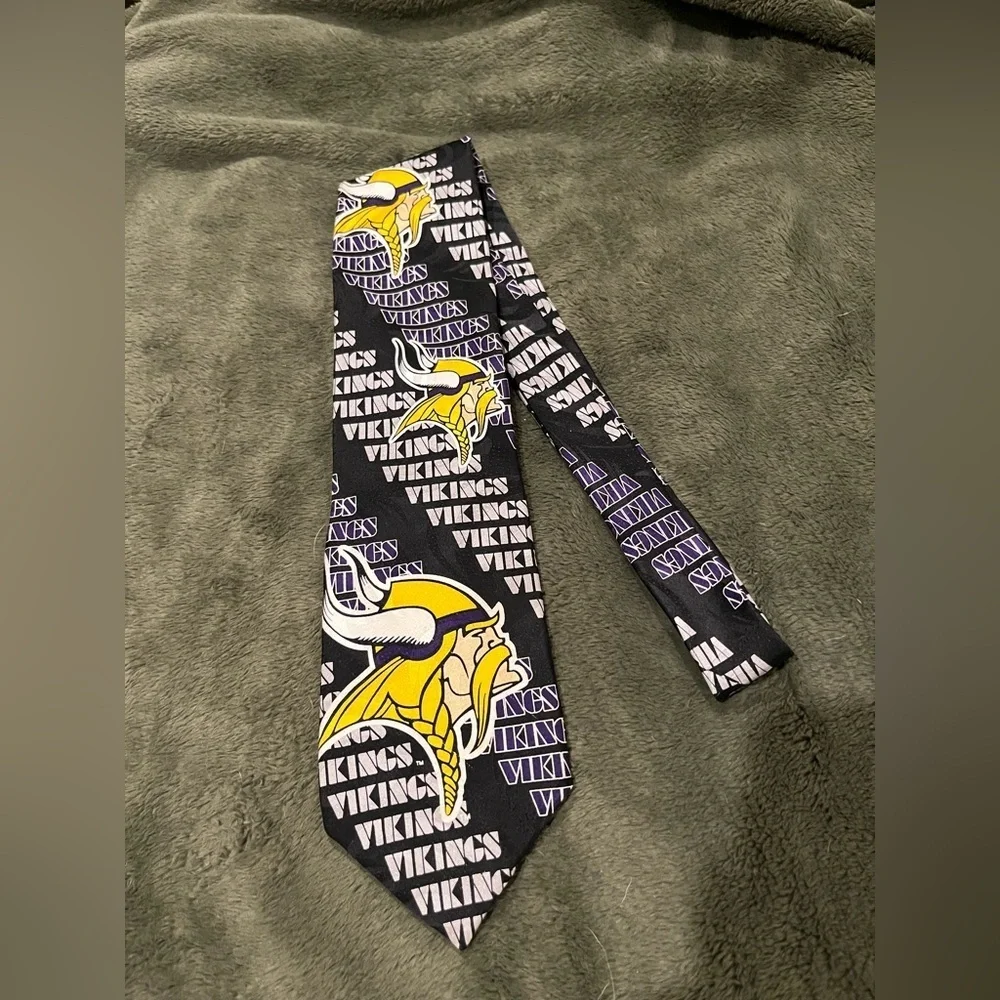 Vintage Minnesota Vikings Men’s Tie - NFL Brand - 56”